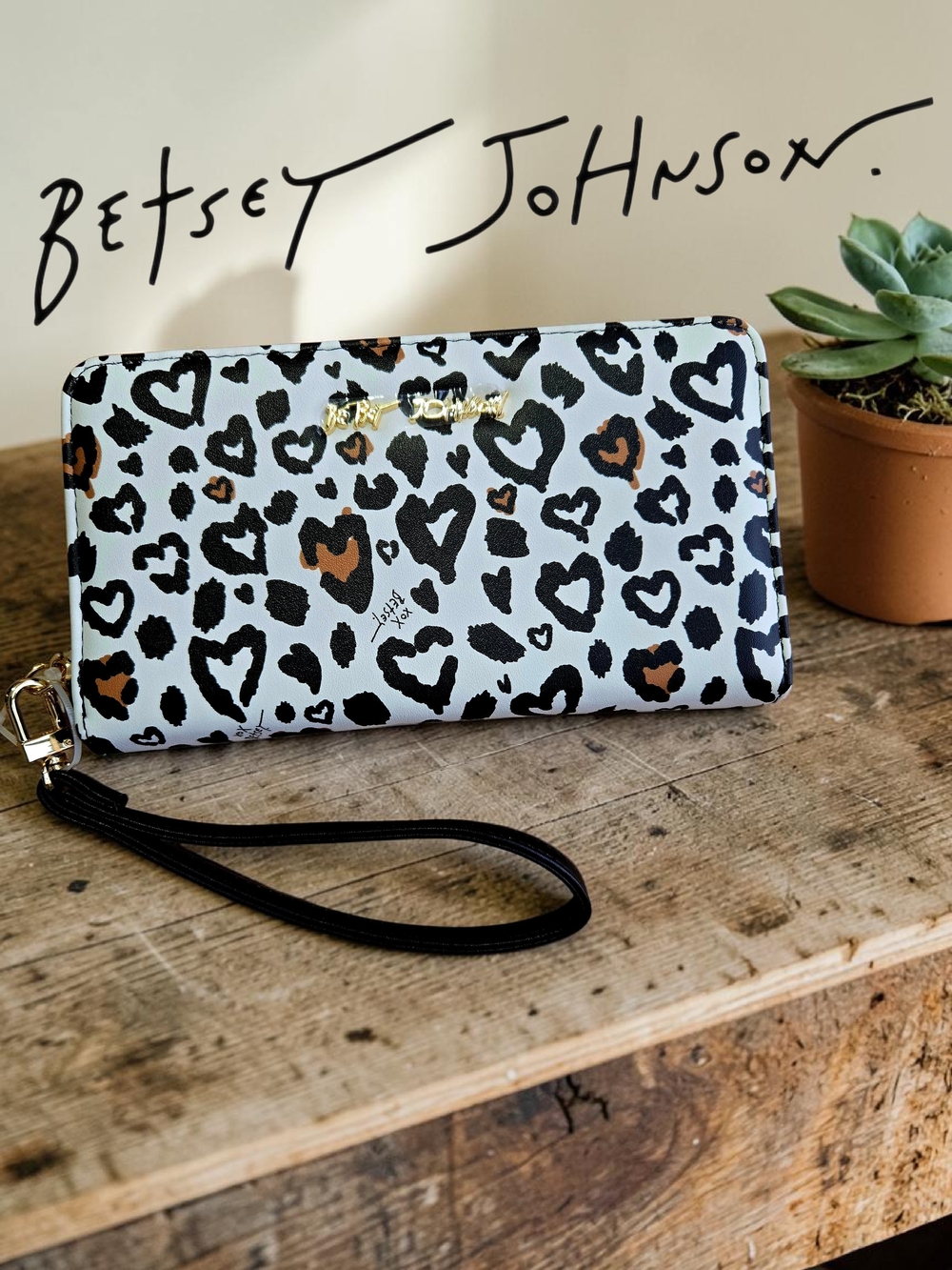 NEW Betsey Johnson Leopard Heart White Black Wallet Wristlet Zip Around  NWT
